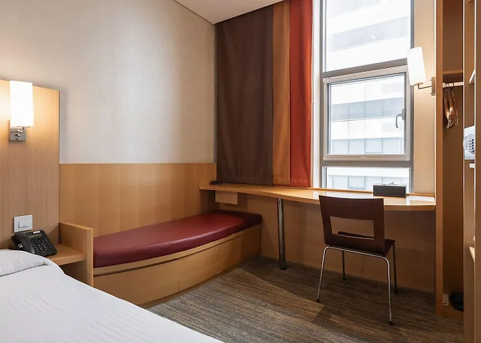Ibis Ambassador Centre Отель