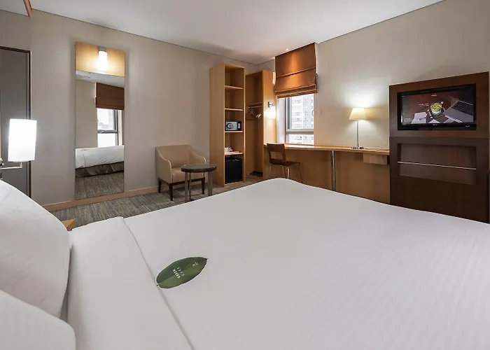 Ibis Ambassador Centre Отель