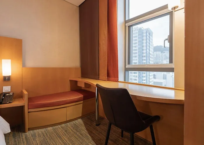 Отель Ibis Ambassador Centre 3*