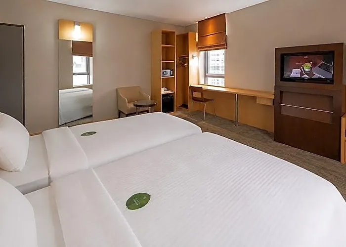 Ibis Ambassador Centre Hotel